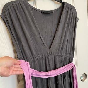 Knit v-neck dress with accent color belt.